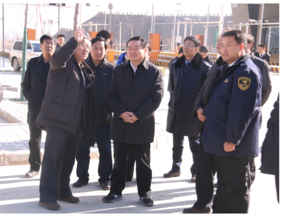 省委副書記、省長郝鵬視察青海曹家堡保稅物流中心