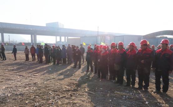 揚鞭策馬喜圓發(fā)展夢，萬眾一心共筑新長城