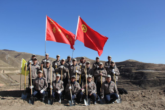 有一種奉獻(xiàn)叫&ldquo;五四精神&rdquo;，有一種擔(dān)當(dāng)叫&ldquo;青年突擊隊&rdquo;