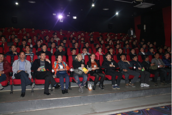 青物集團(tuán)黨委集中組織觀看優(yōu)秀紀(jì)錄片《厲害了，我的國》